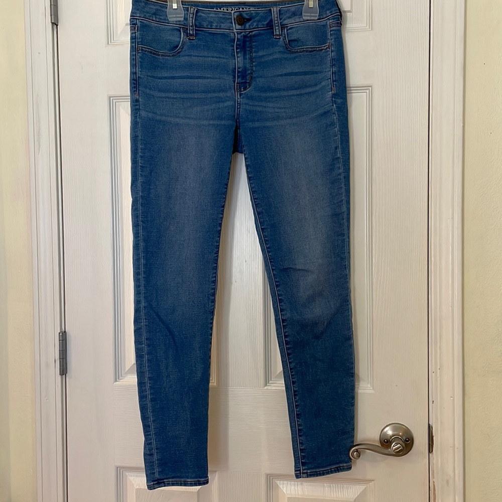 These jeans are super cute and stretchy!Only worn a few times!